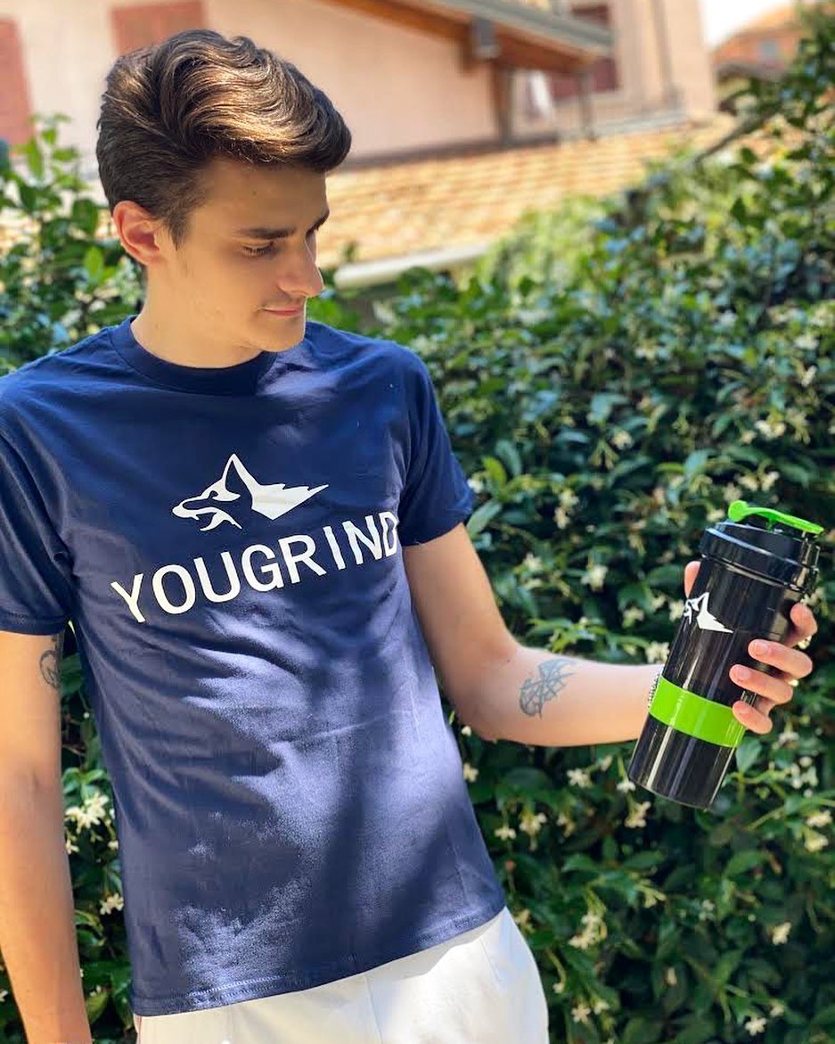 PREMIUM PERFORMANCE T-SHIRT