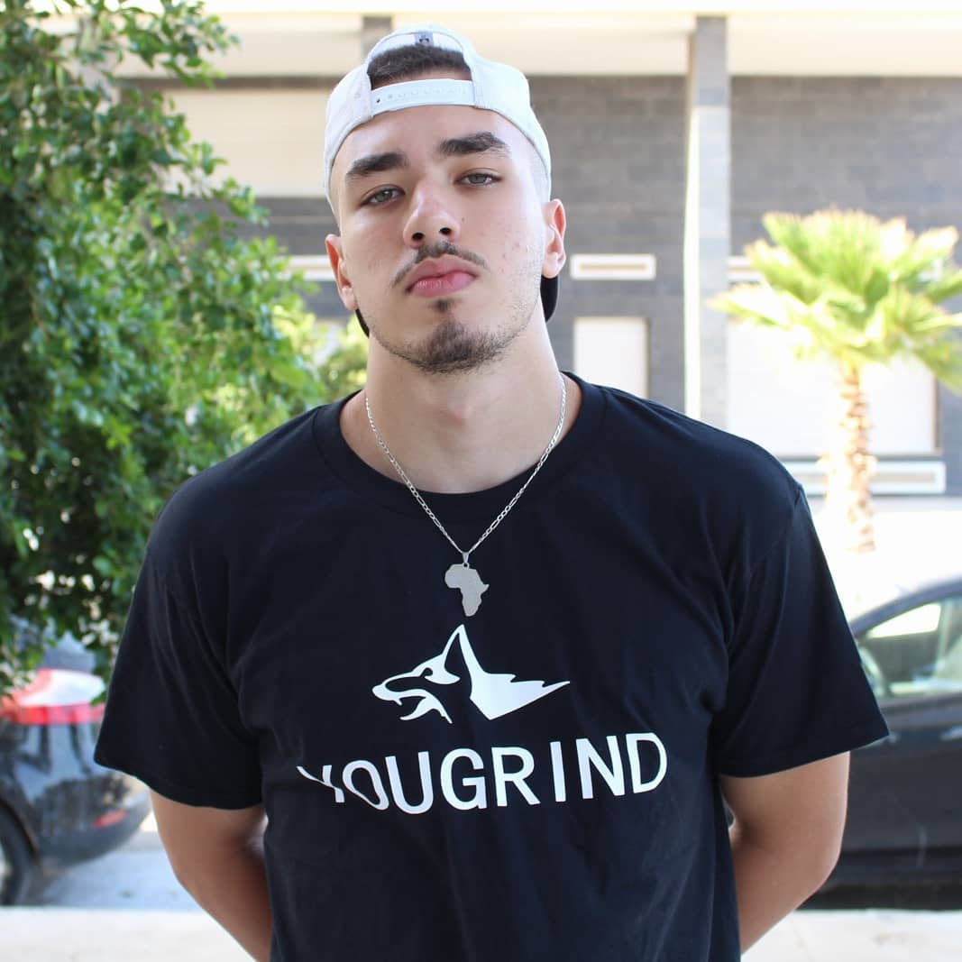 PREMIUM PERFORMANCE T-SHIRT