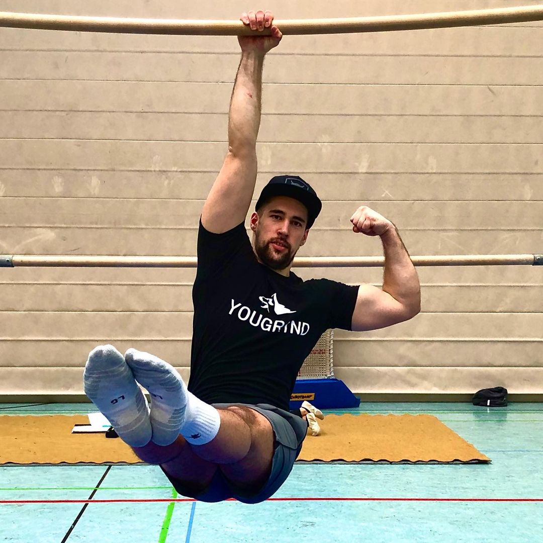 PREMIUM PERFORMANCE T-SHIRT